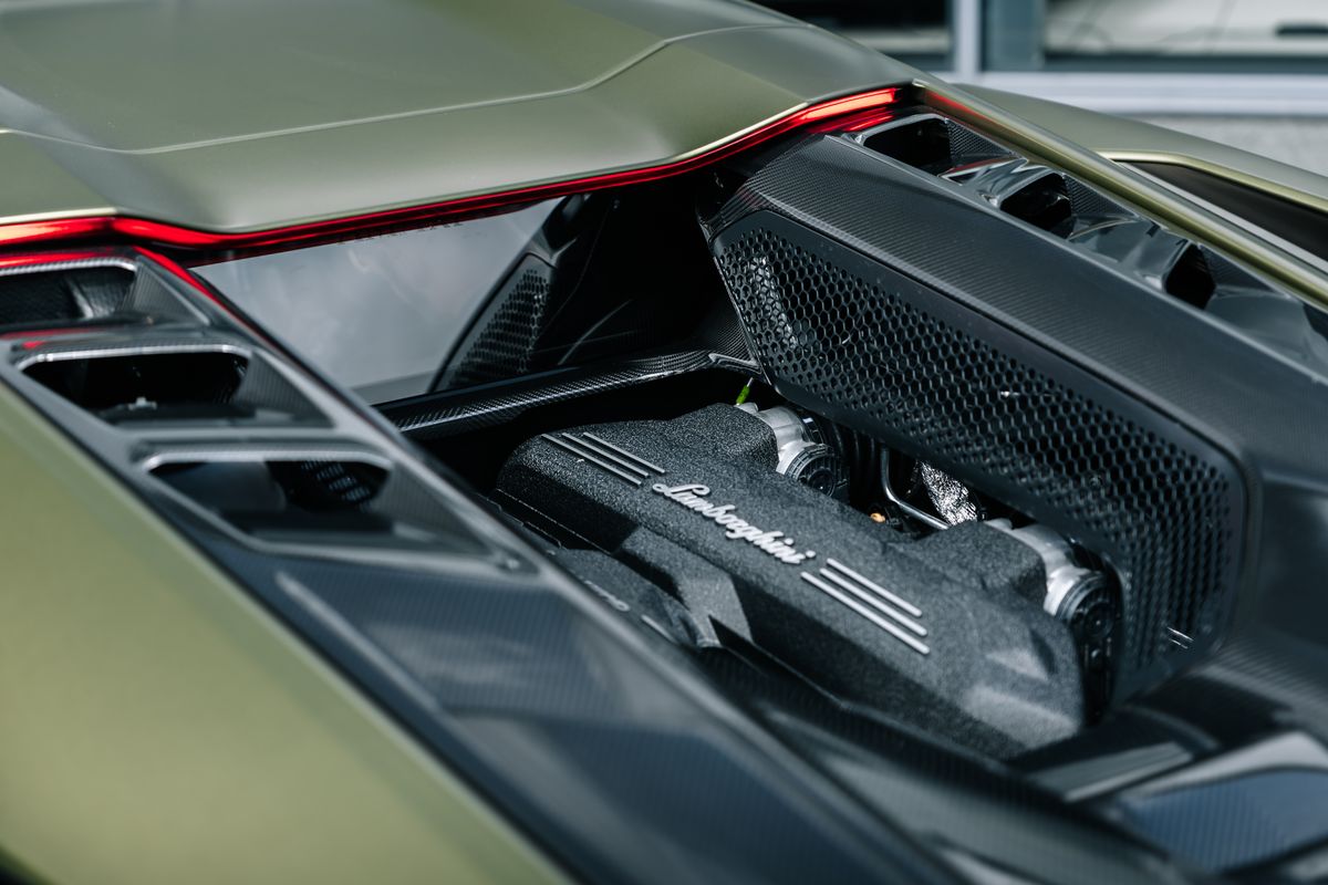 Lamborghini Revuelto