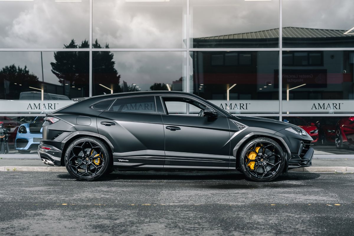 LAMBORGHINI URUS PERFORMANTE