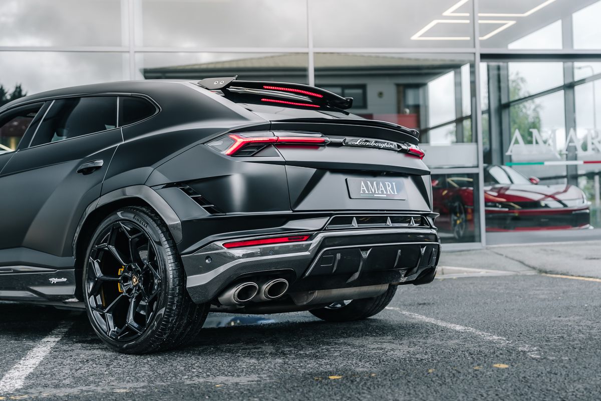 LAMBORGHINI URUS PERFORMANTE