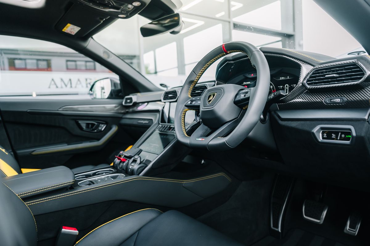 LAMBORGHINI URUS PERFORMANTE
