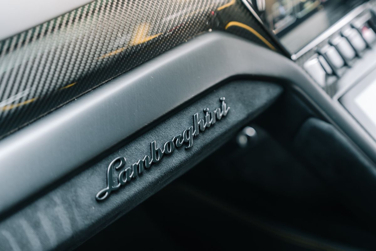 LAMBORGHINI URUS PERFORMANTE
