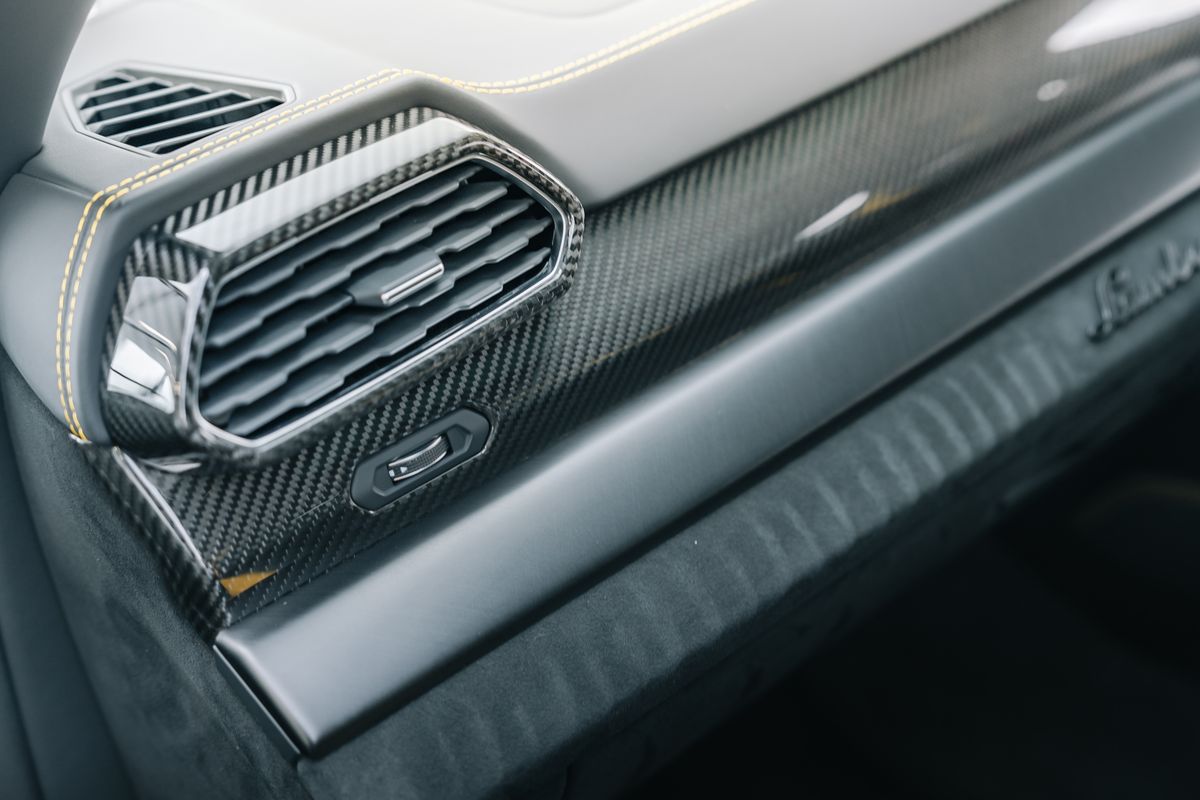 LAMBORGHINI URUS PERFORMANTE