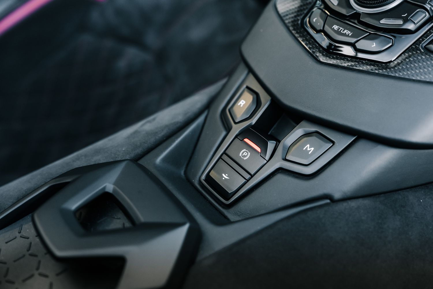 Lamborghini Aventador S Roadster LP 740-4