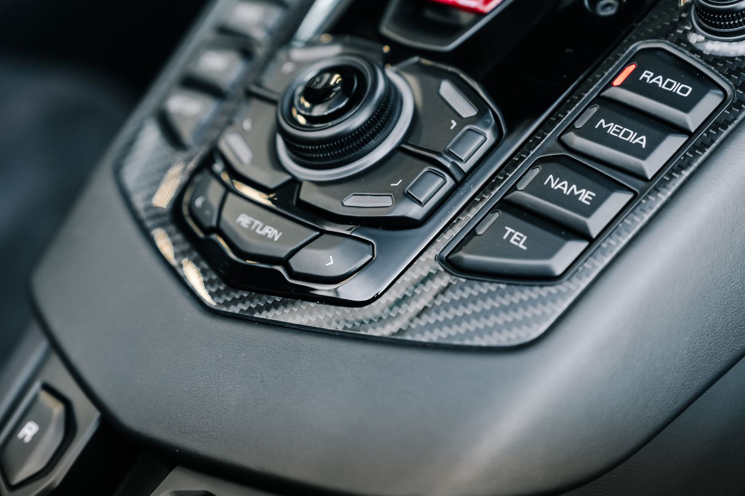 Lamborghini Aventador S Roadster LP 740-4