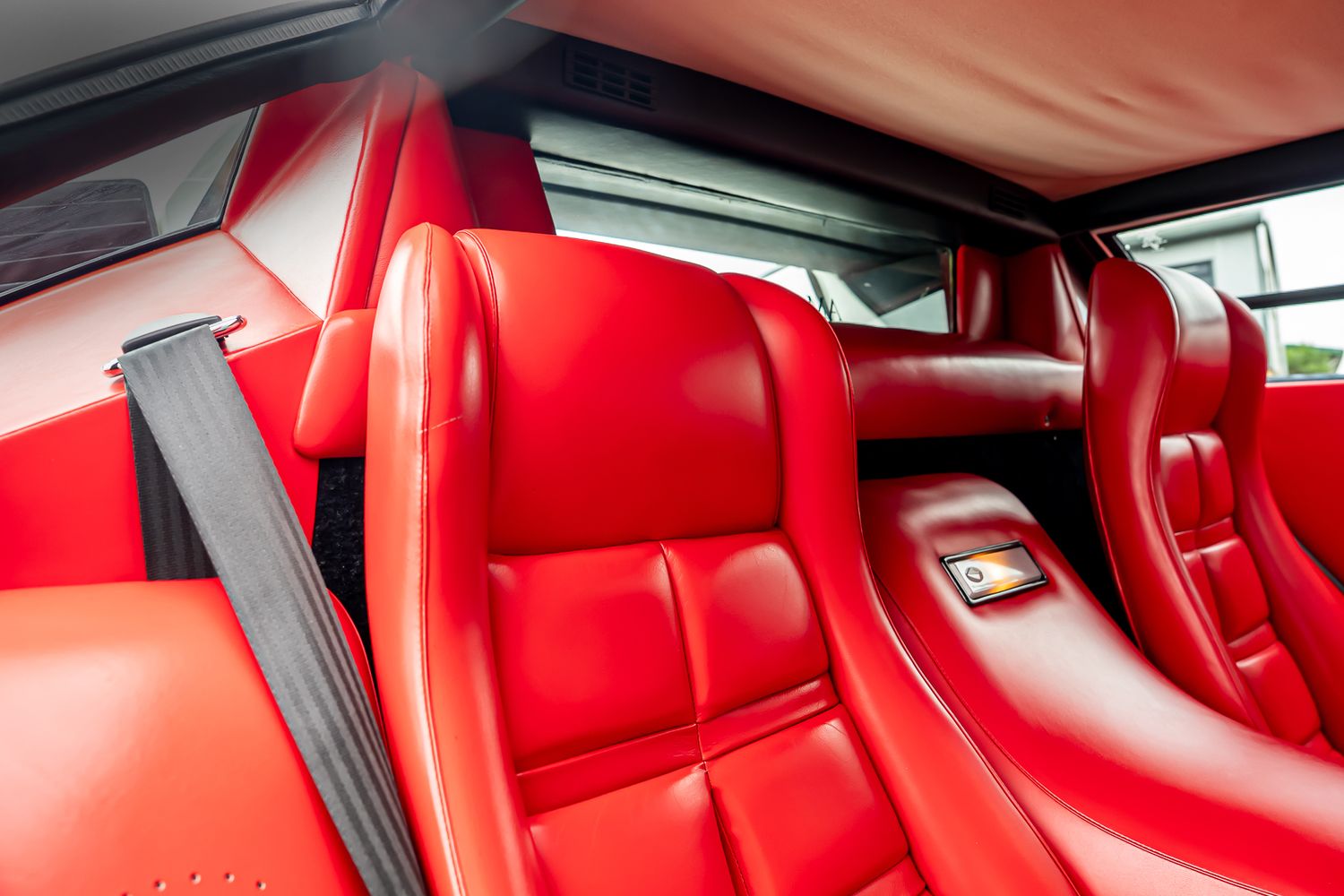 LAMBORGHINI COUNTACH LP400S