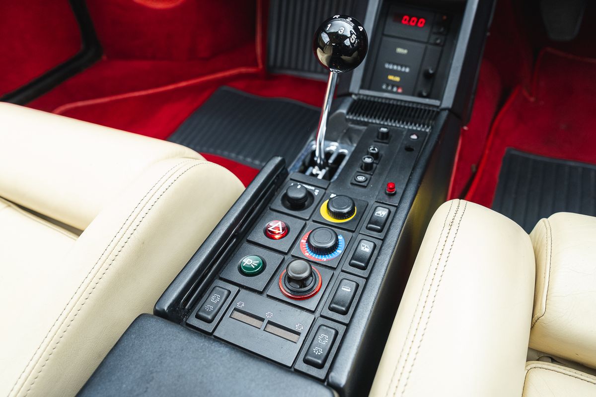 FERRARI TESTAROSSA Flat 12