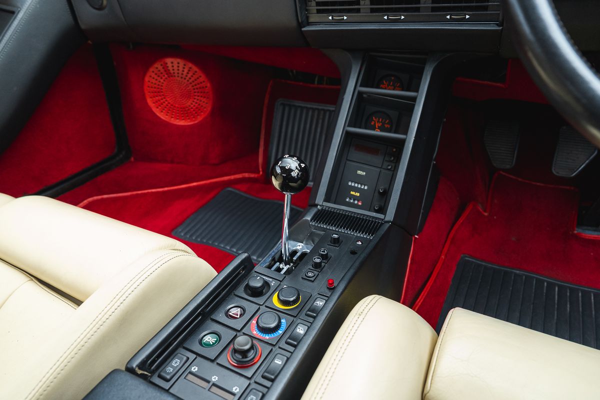 FERRARI TESTAROSSA Flat 12