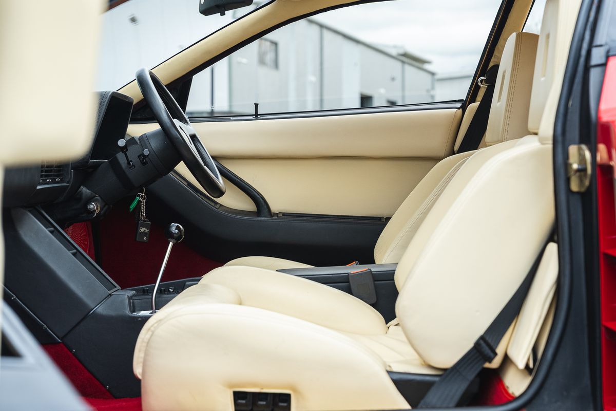 FERRARI TESTAROSSA Flat 12