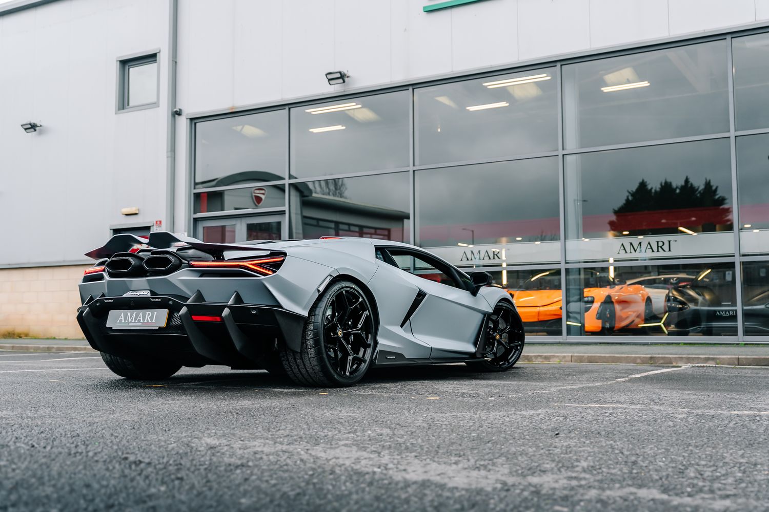 Lamborghini Revuelto