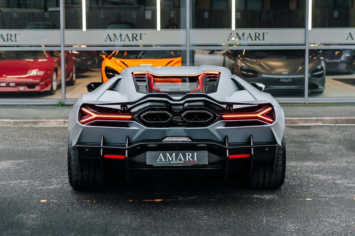 Lamborghini Revuelto