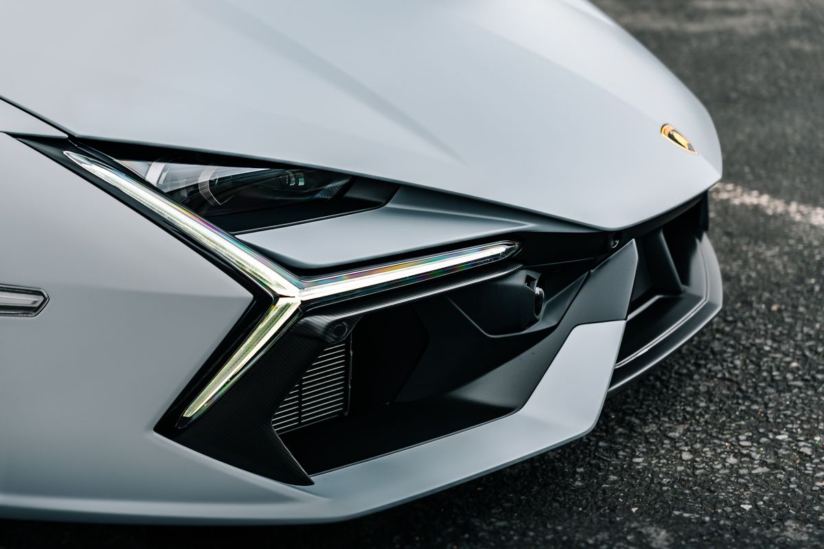 Lamborghini Revuelto
