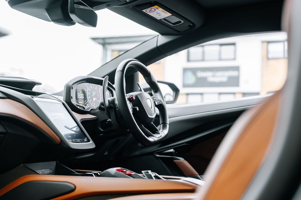 Lamborghini Revuelto