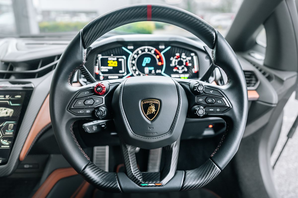 Lamborghini Revuelto