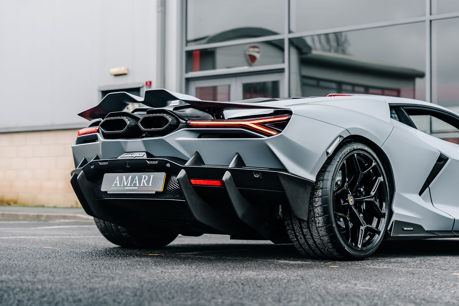 Lamborghini Revuelto