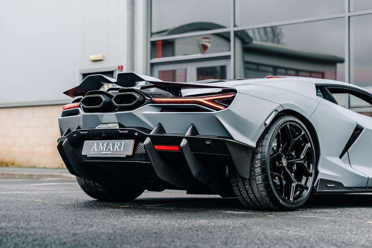 Lamborghini Revuelto