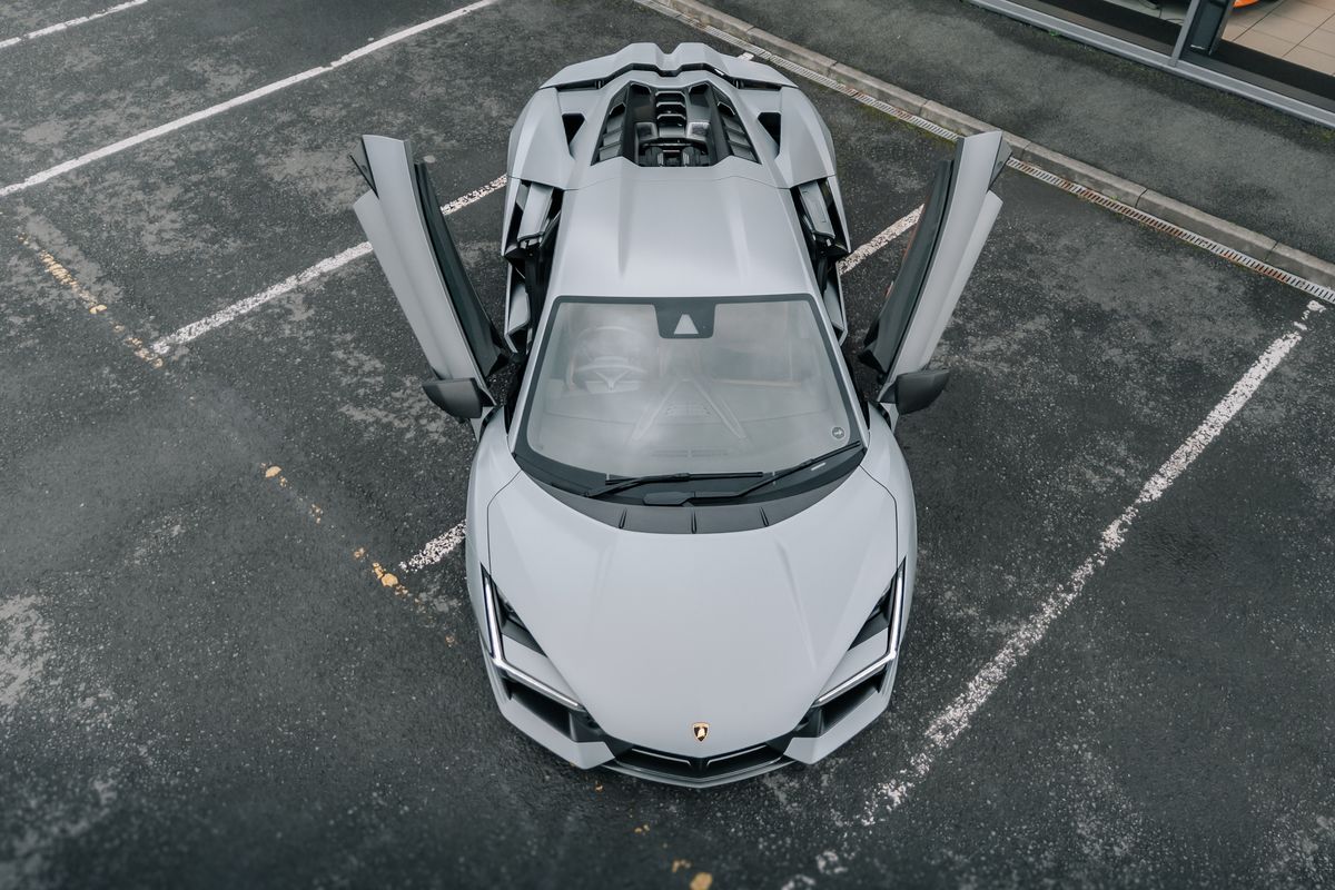 Lamborghini Revuelto