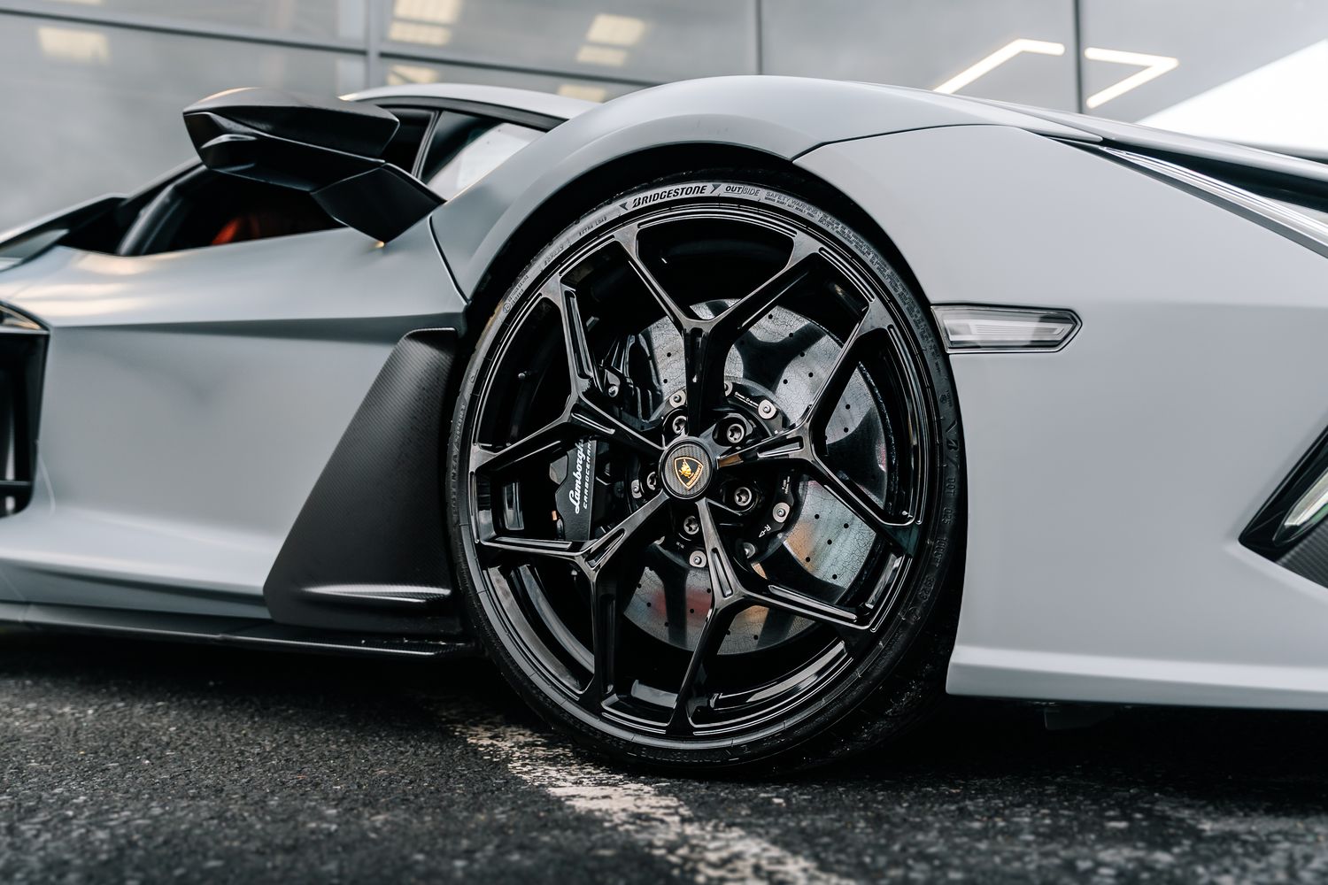 Lamborghini Revuelto