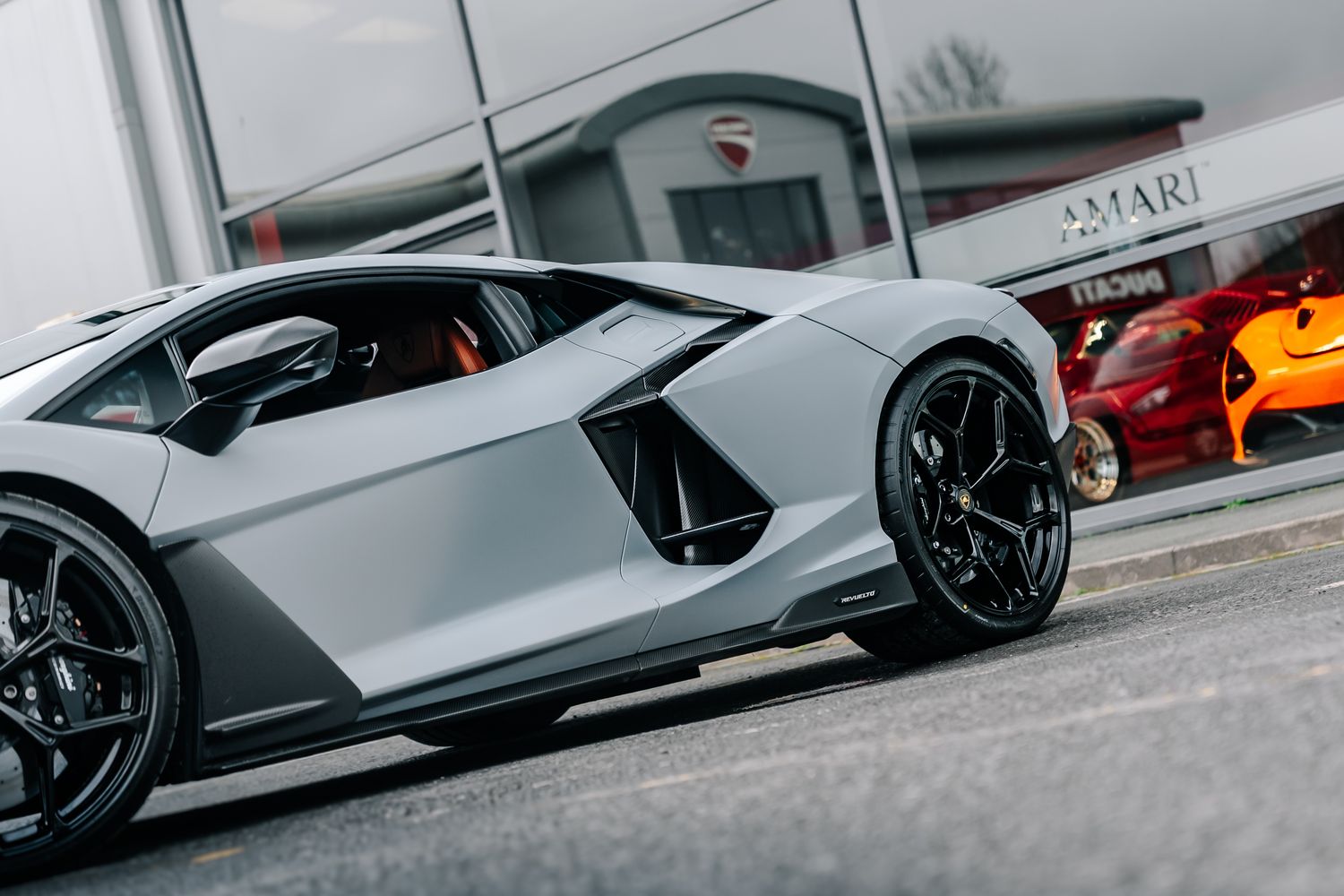 Lamborghini Revuelto