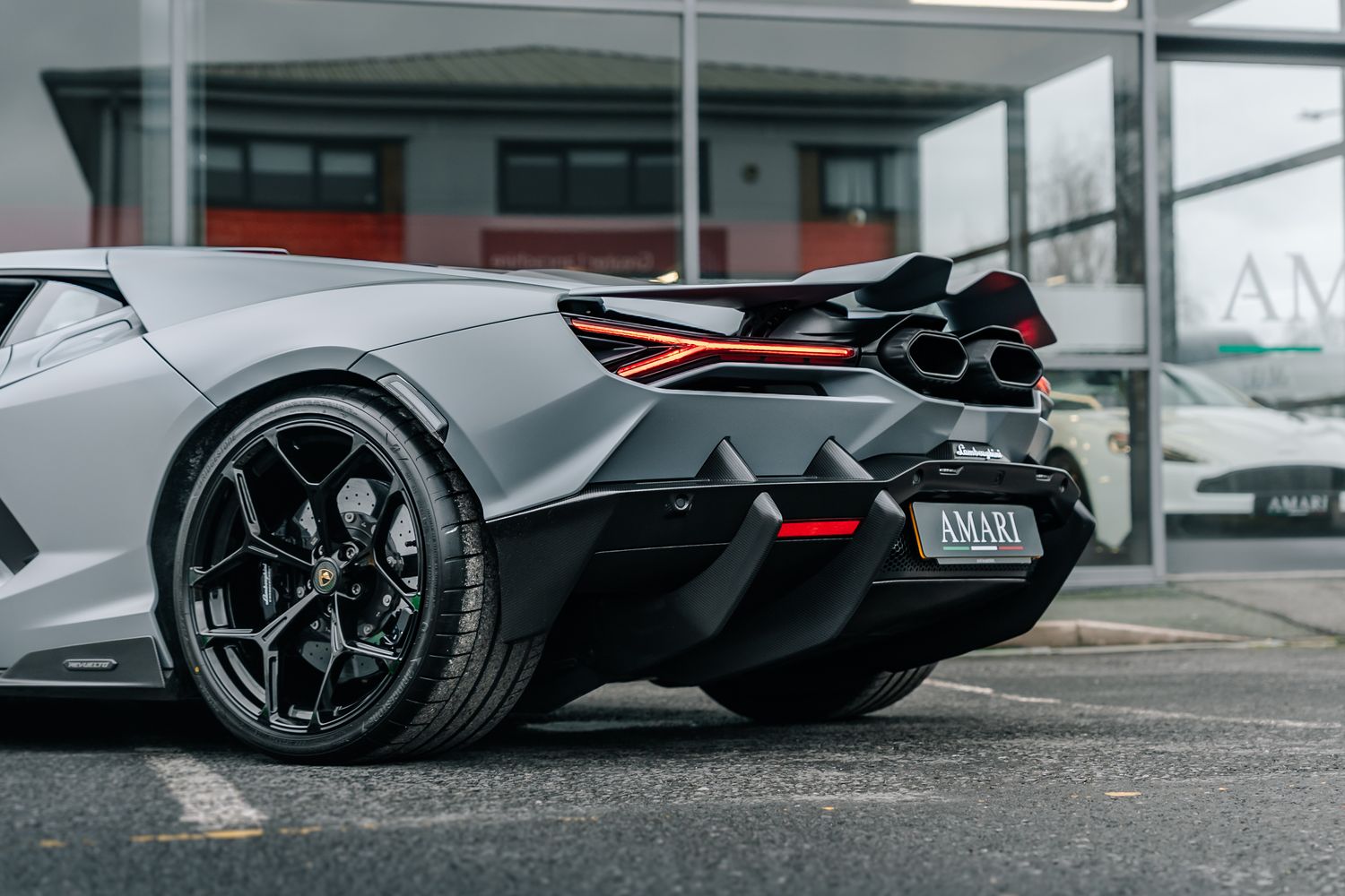 Lamborghini Revuelto