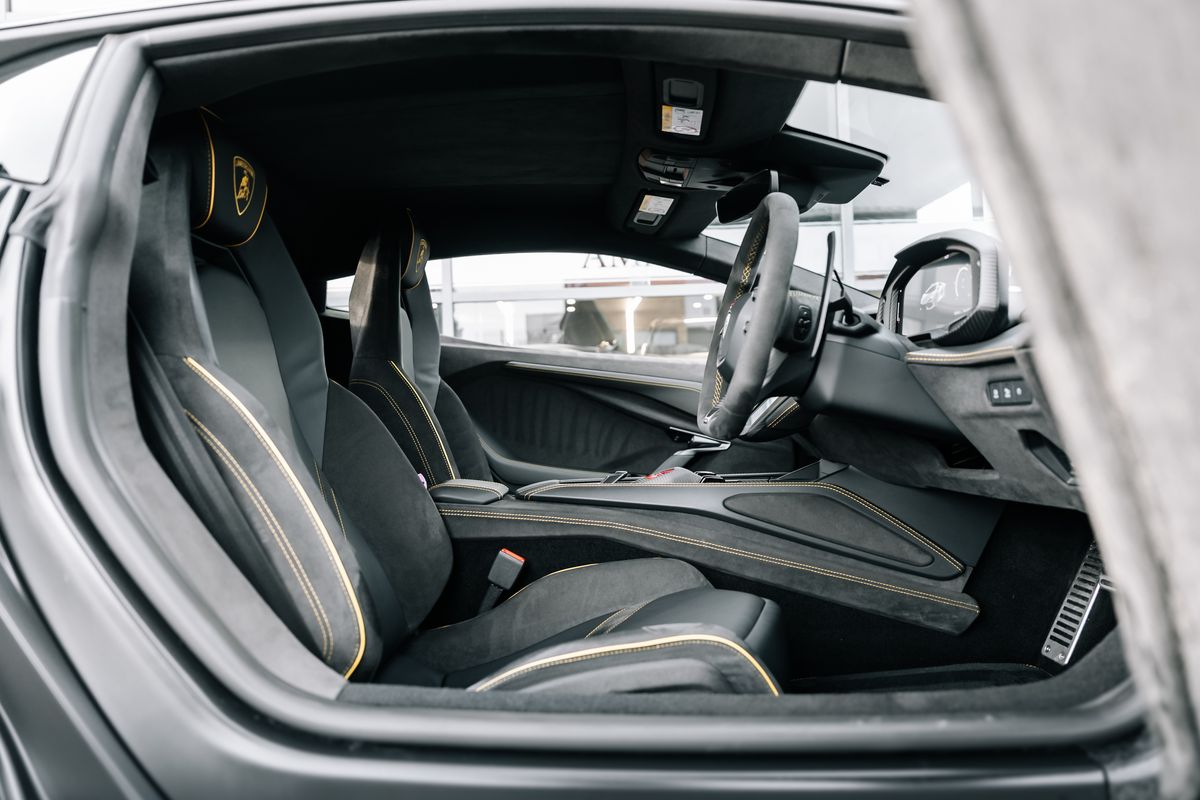 Lamborghini Revuelto
