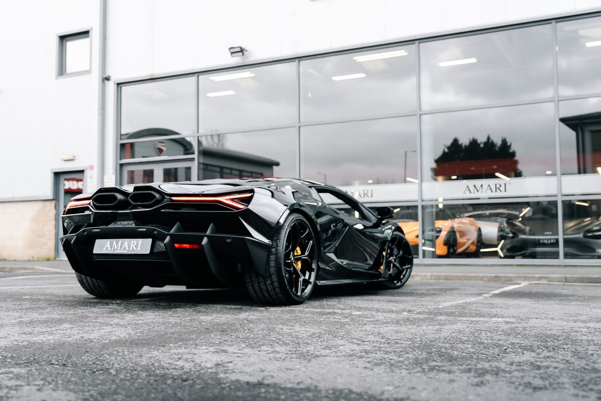 Lamborghini Revuelto