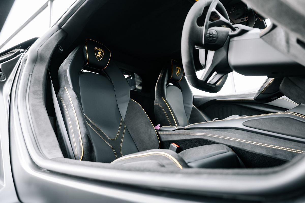 Lamborghini Revuelto