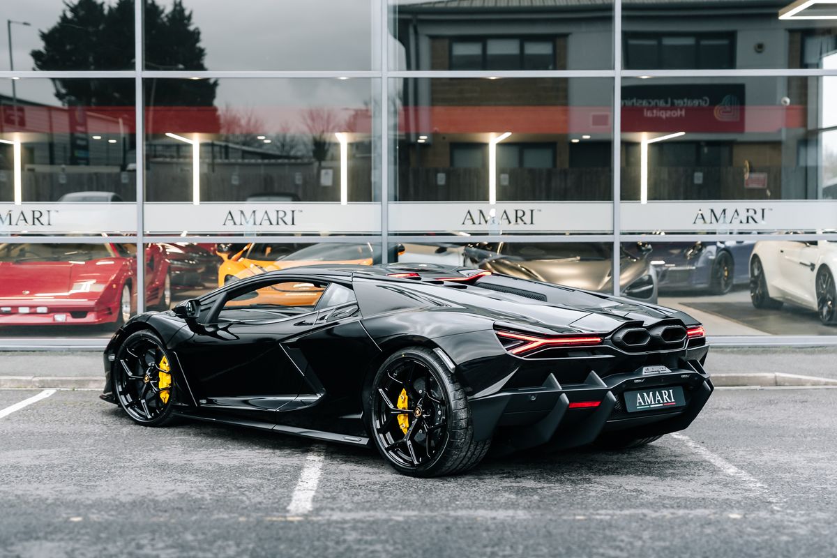 Lamborghini Revuelto