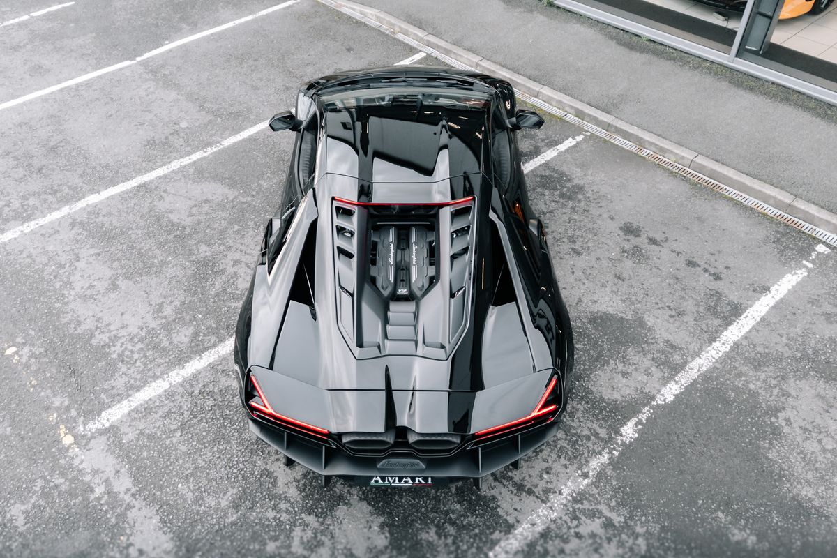 Lamborghini Revuelto