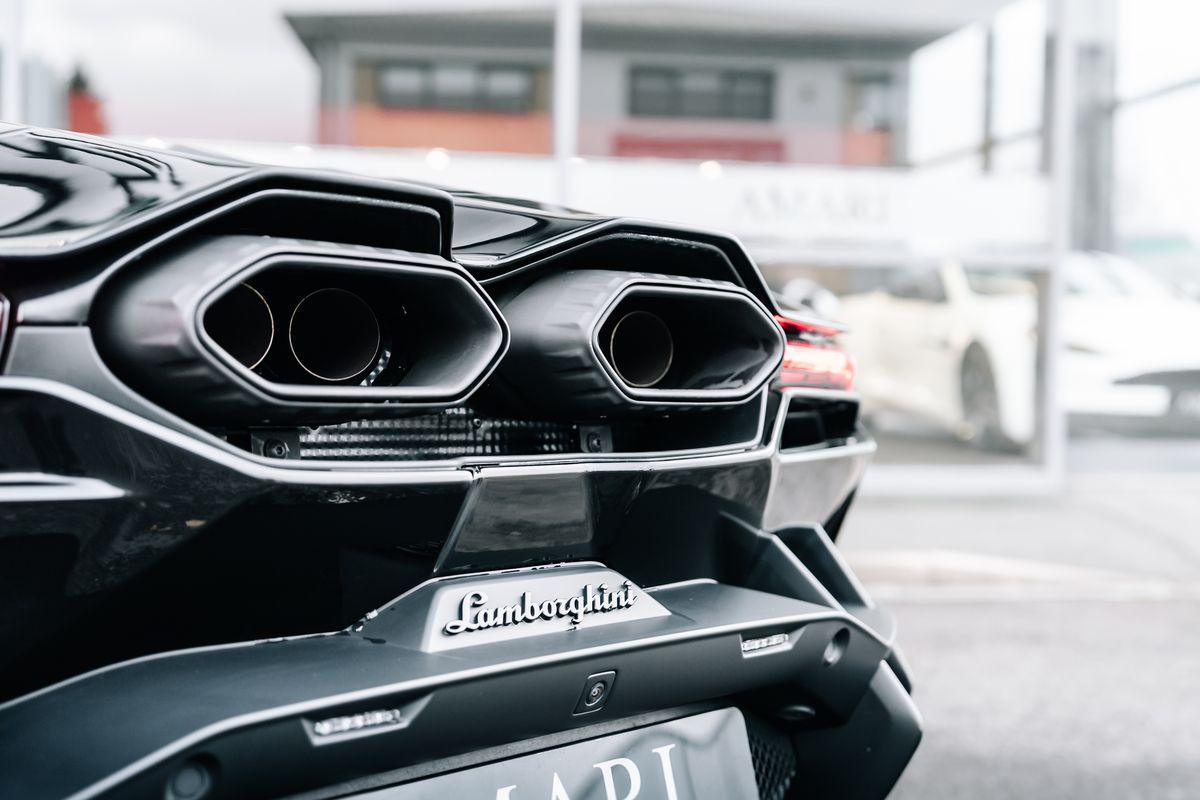 Lamborghini Revuelto
