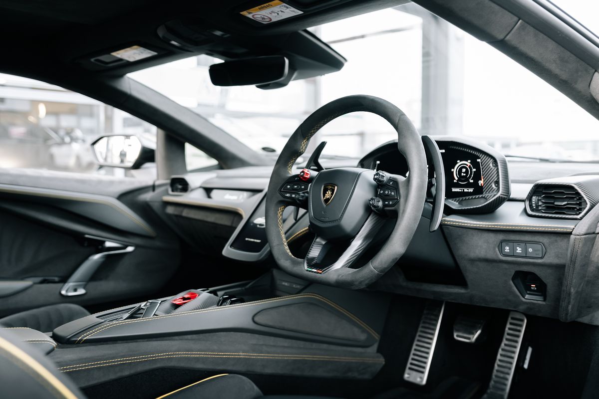 Lamborghini Revuelto