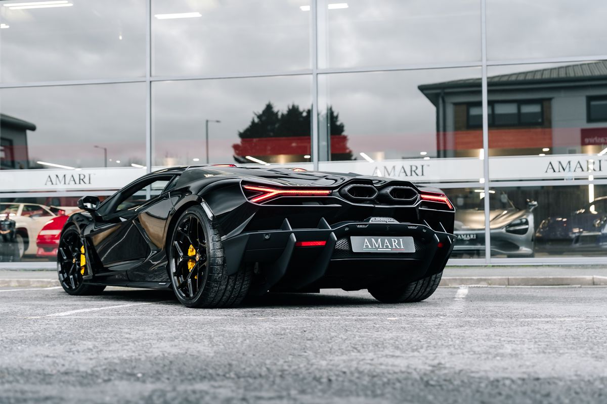 Lamborghini Revuelto