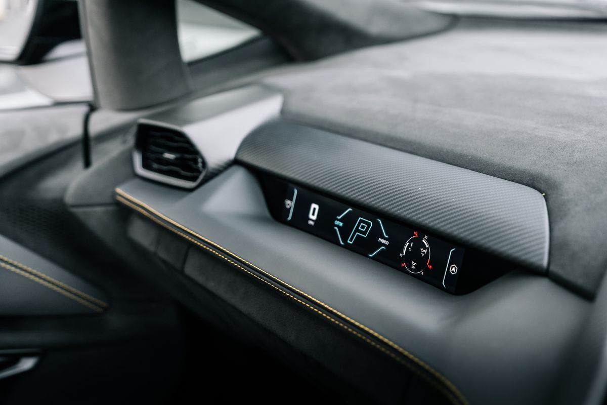 Lamborghini Revuelto