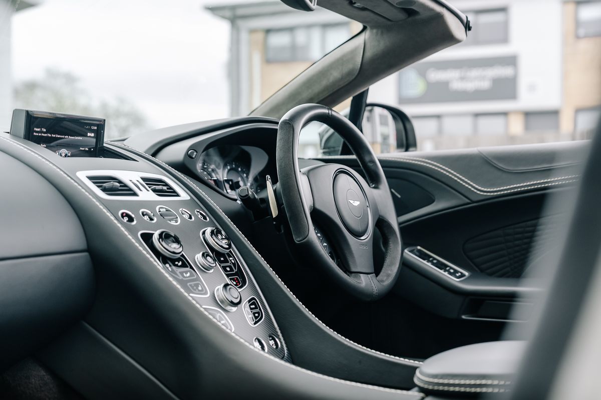 ASTON MARTIN VANQUISH 6.0 V12 S Volante