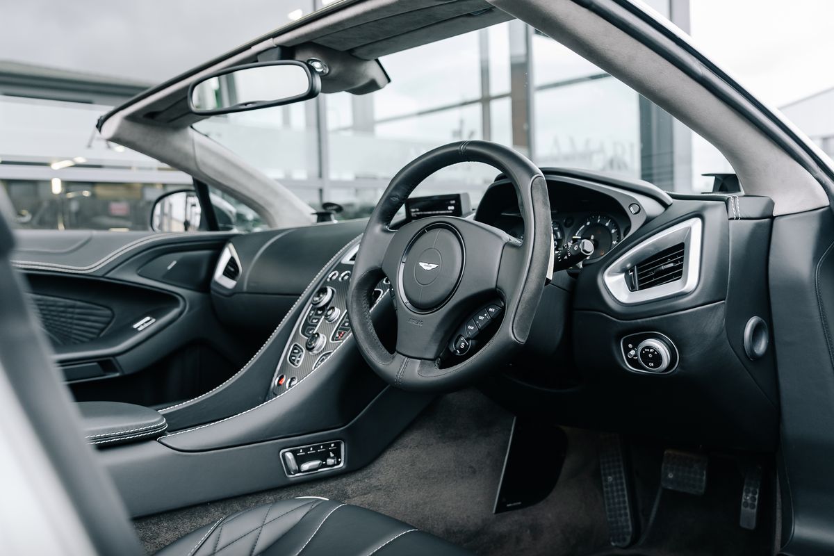 ASTON MARTIN VANQUISH 6.0 V12 S Volante