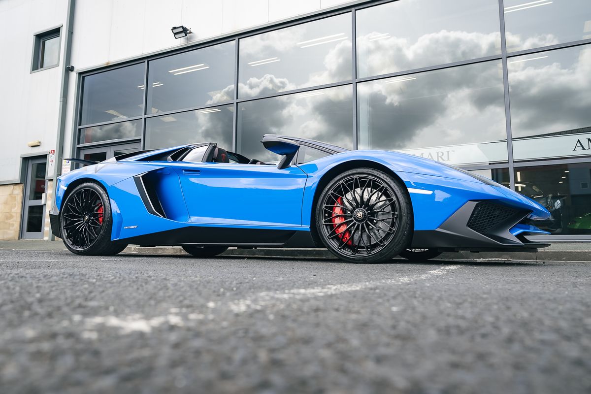 Lamborghini Aventador  LP750-4 SV Roadster SV Roadster