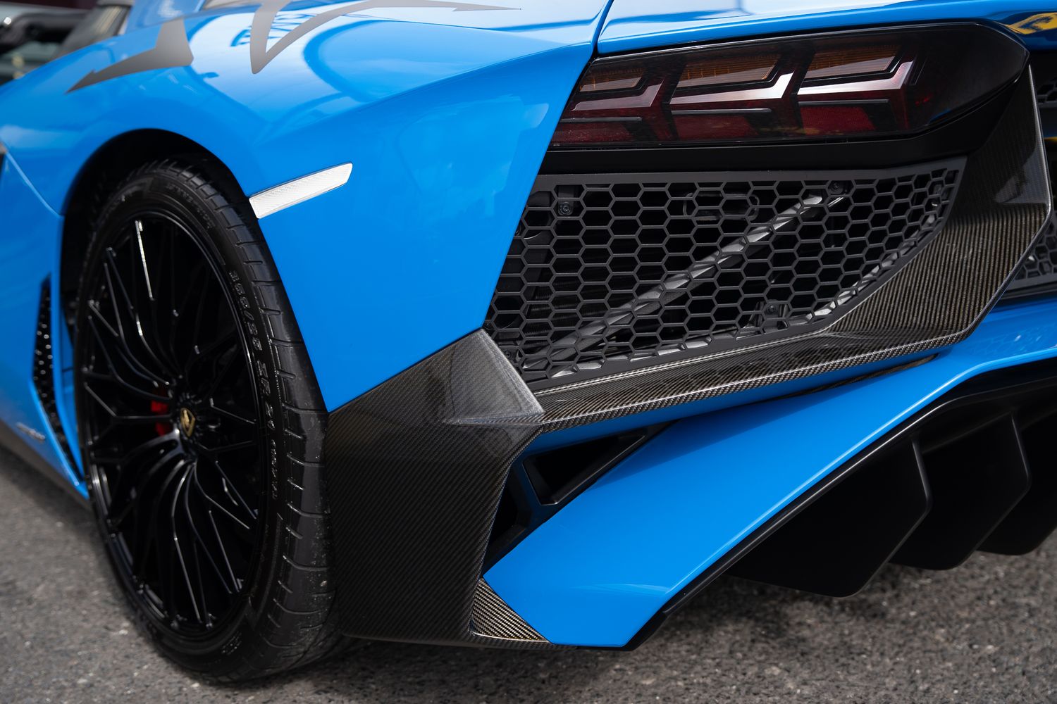 Lamborghini Aventador  LP750-4 SV Roadster SV Roadster