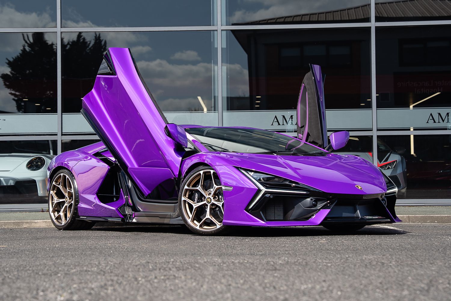 Lamborghini Revuelto