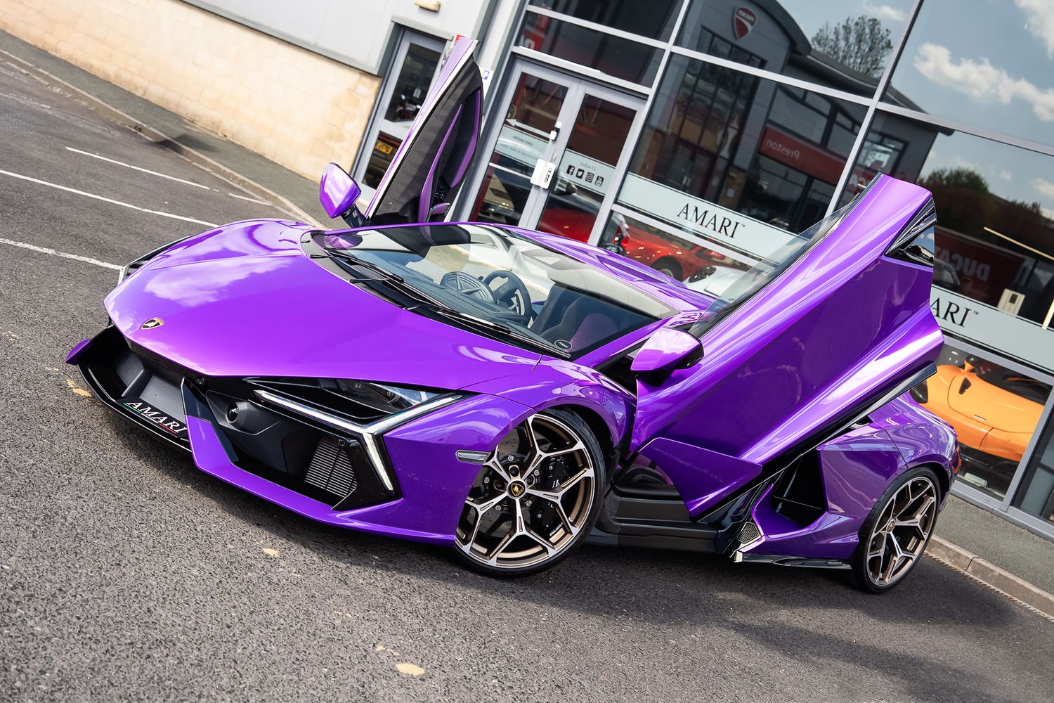 Lamborghini Revuelto