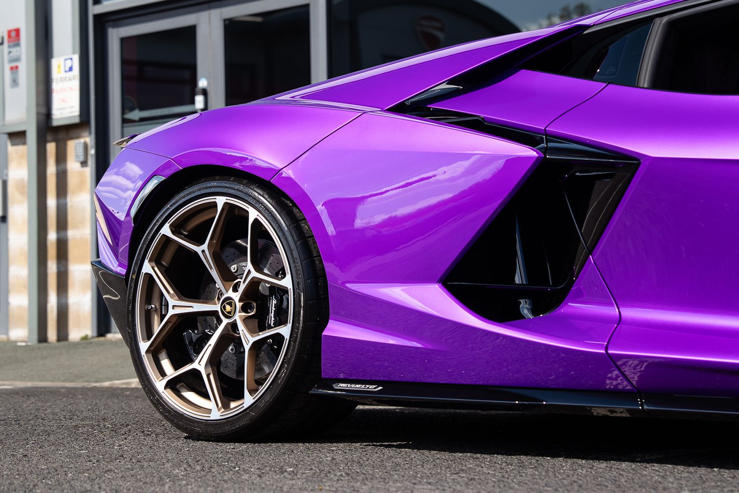 Lamborghini Revuelto