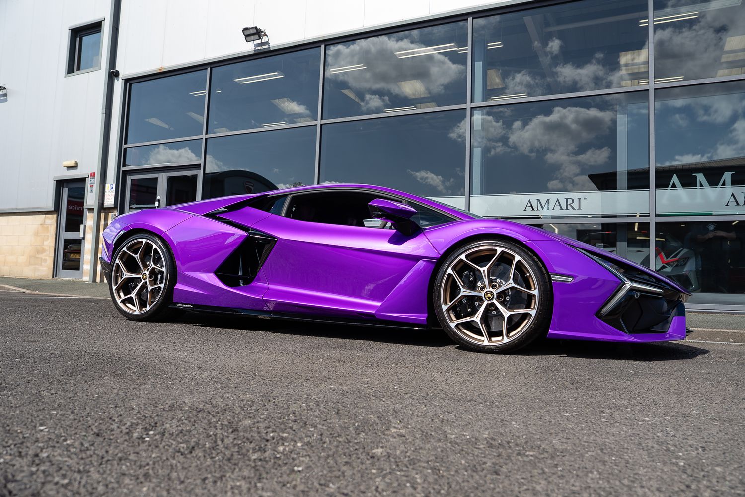 Lamborghini Revuelto