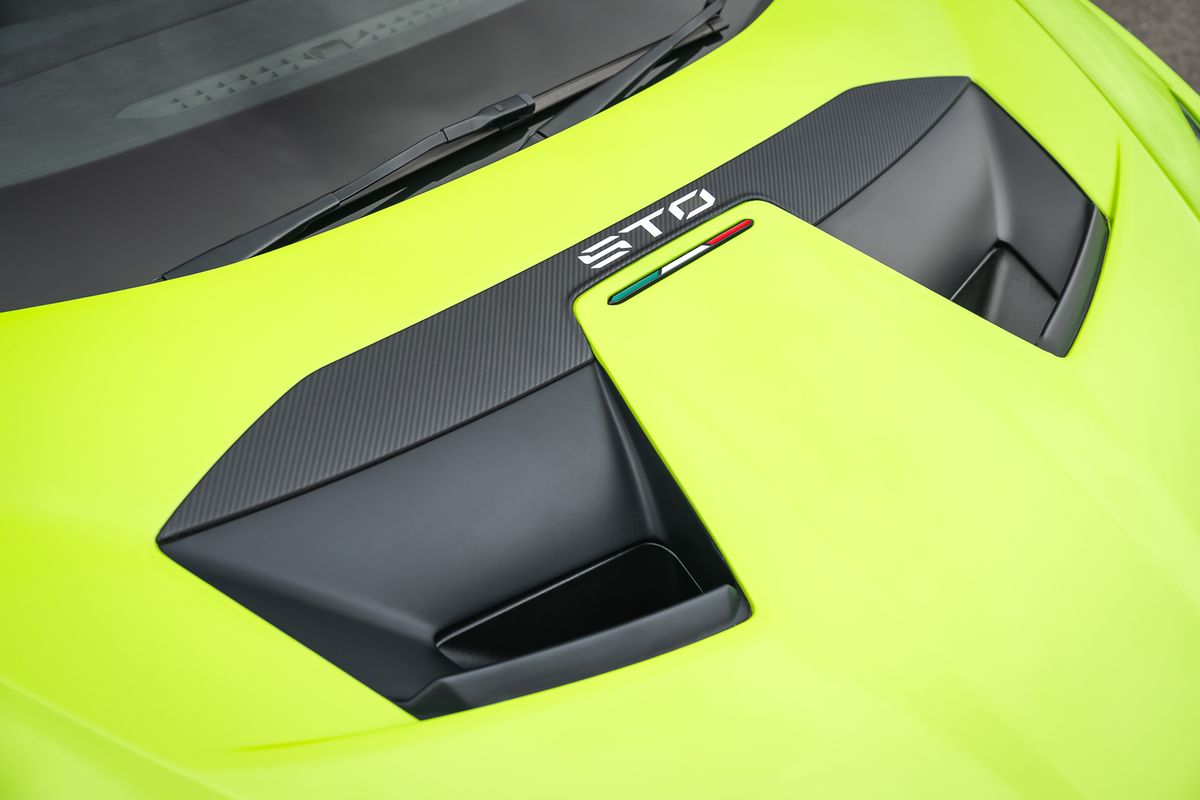 LAMBORGHINI HURACAN STO