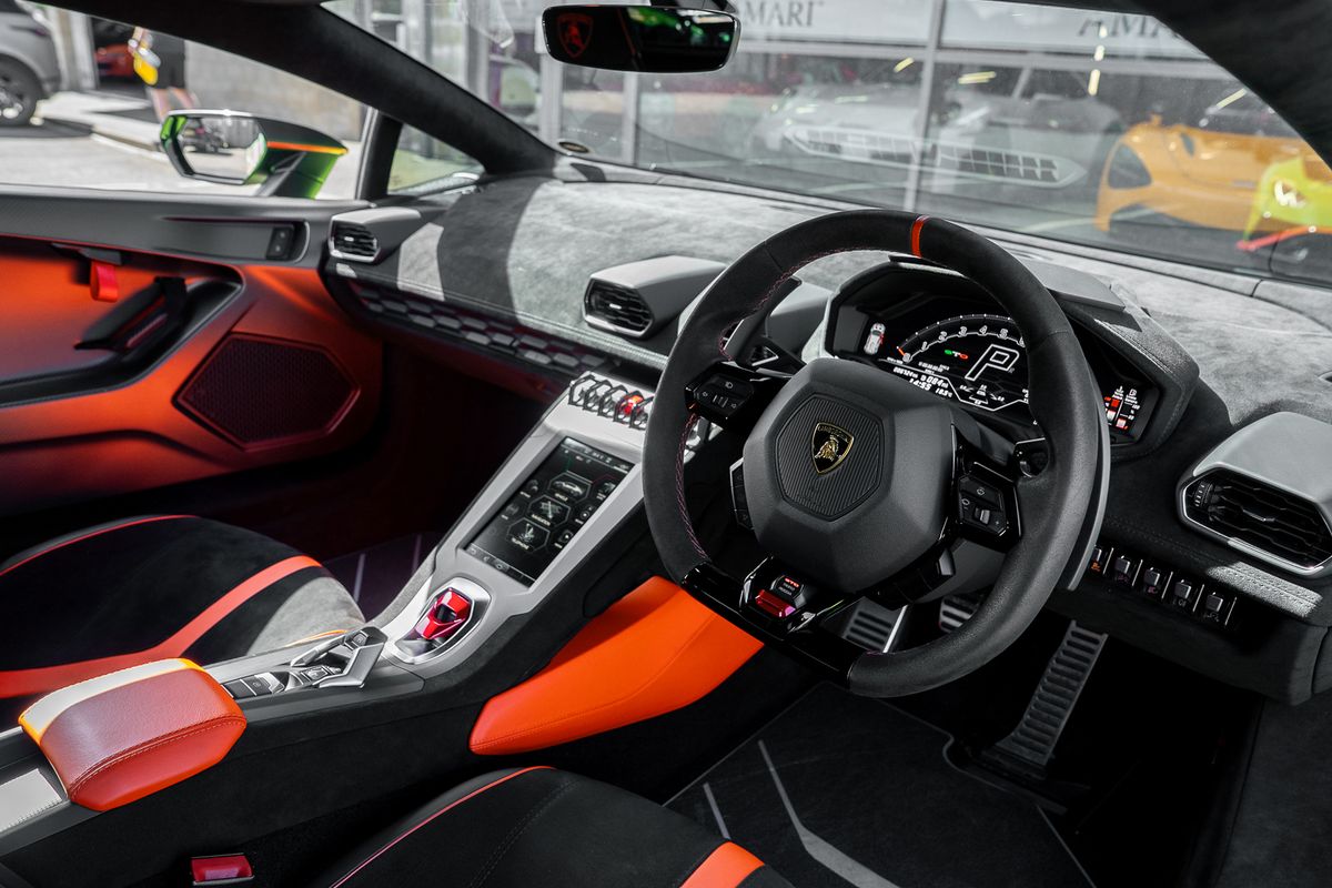 LAMBORGHINI HURACAN STO