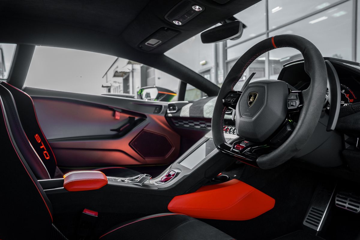 LAMBORGHINI HURACAN STO