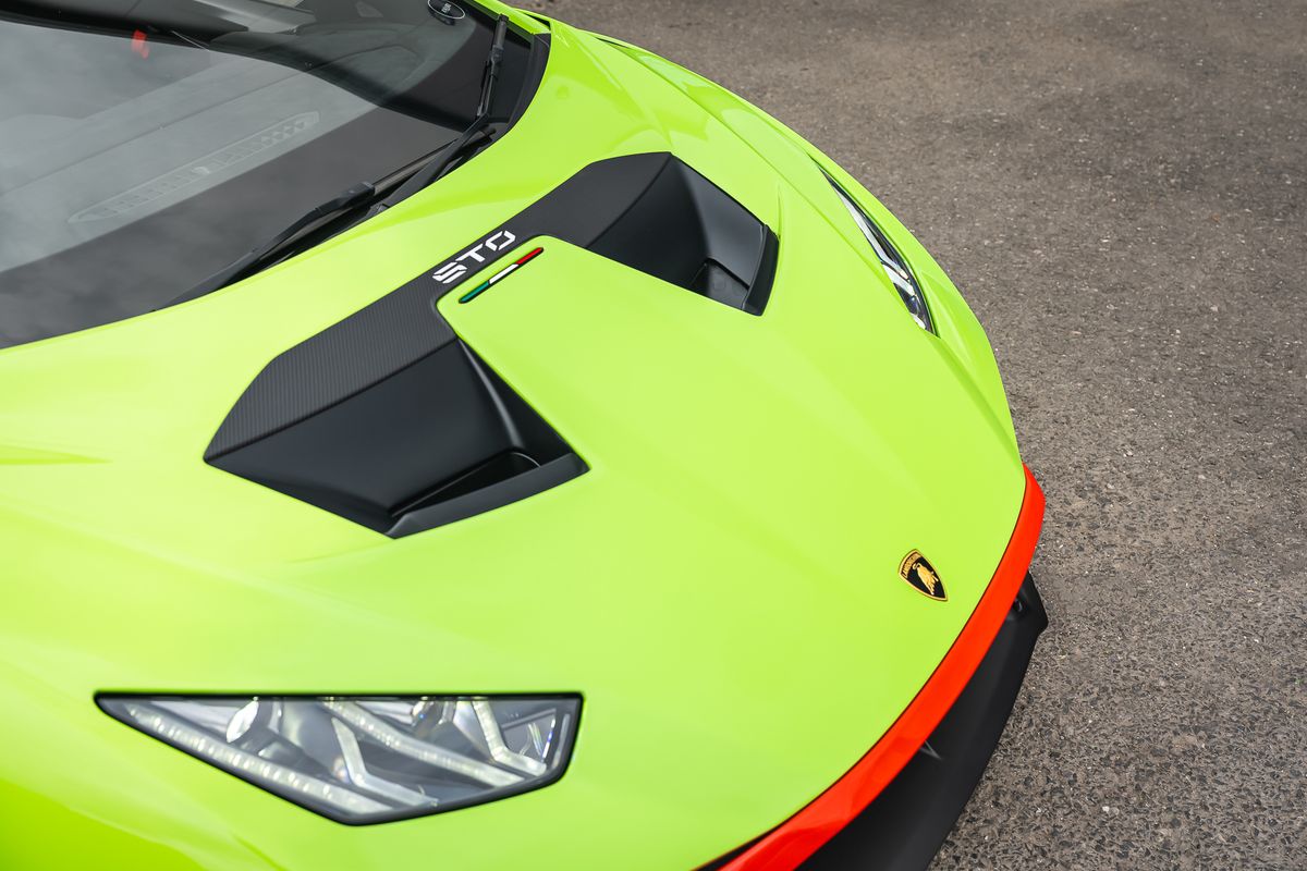 LAMBORGHINI HURACAN STO