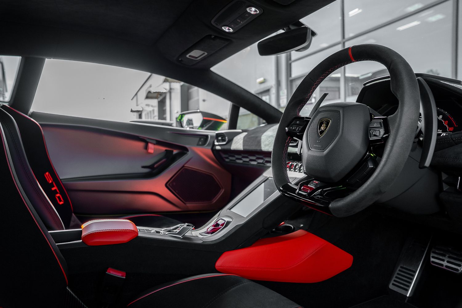 LAMBORGHINI HURACAN STO