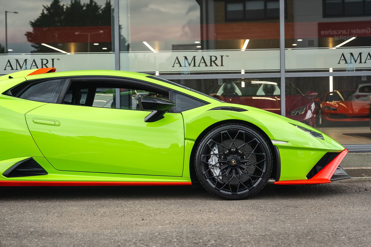 LAMBORGHINI HURACAN STO