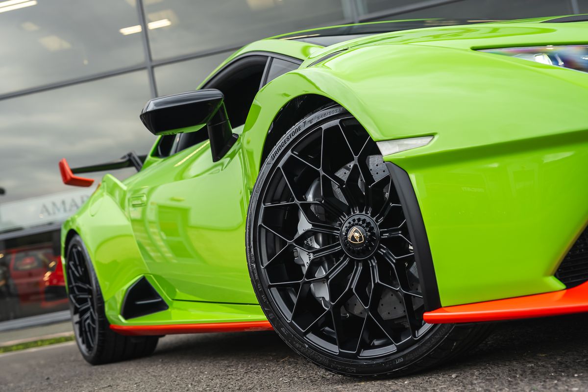 LAMBORGHINI HURACAN STO