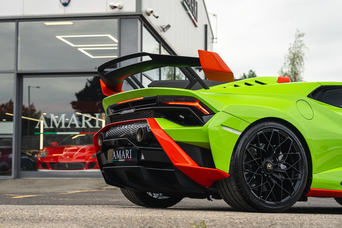 LAMBORGHINI HURACAN STO