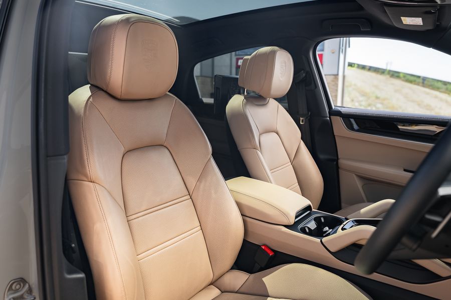 2024 Porsche Cayenne V6 E-Hybrid Auto