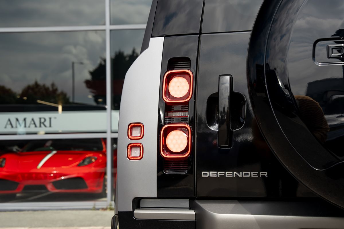 LAND ROVER DEFENDER X-DYNAMIC HSE D MHEV Auto
